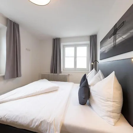Haus Schnoell Family 3 *