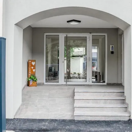 Haus Schnoell Family 3