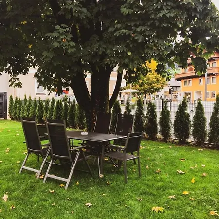 Haus Schnoell Family 3 *